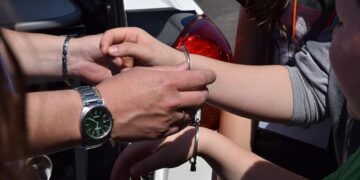 LAJMI I FUNDIT/ I shpallur në kërkim për vrasje, prangoset 35-vjeçari nga Tropoja