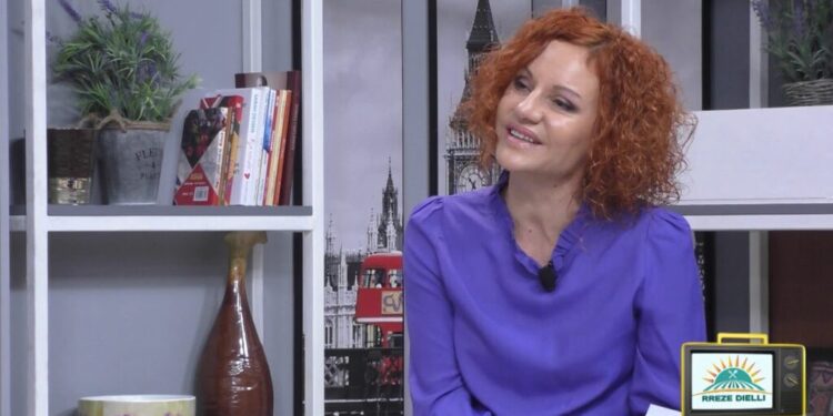 Keni lindur me kemishe/ Keto jane 9 shenjat qe do i ndjeke fati i mire sipas astrologes Meri Gjini