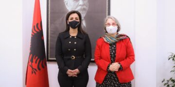 Ministrja Kushi, takim me Ambasadoren Franceze në Tiranë