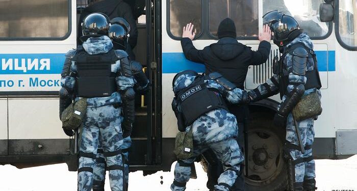 Gjykata lë në burg opozitarin Navalny, arrestime masive të mbështetësve
