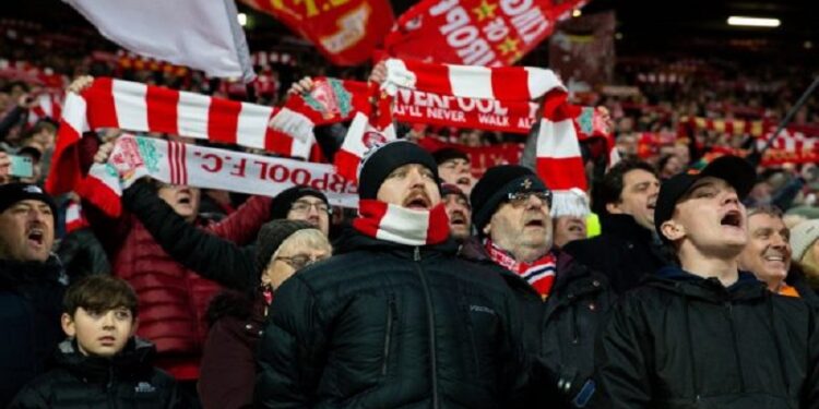 Duke nisur nga maji, Anglia do të riktheji tifozët nëpër stadiume