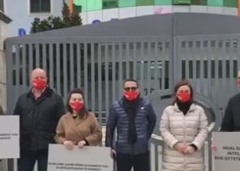 Gjoba ndaj kreut të shoqatës “Durrësi Autokton’, LSI protestë përpara organit blu, proçedim penal për organizatoret