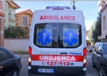 Bie nga skela, 55-vjeçari nga Pogradeci në gjendje kritike për jetën