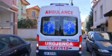 Bie nga skela, 55-vjeçari nga Pogradeci në gjendje kritike për jetën
