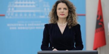Tomini sqaron gjithçka/ Kur duhet të vaksinohen personat që e kanë kaluar Covid?