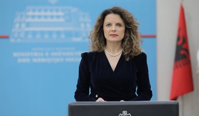 Tomini sqaron gjithçka/ Kur duhet të vaksinohen personat që e kanë kaluar Covid?
