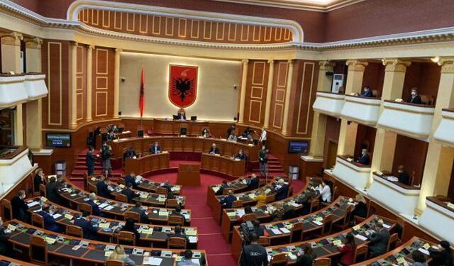 Zbuloni të gjithë emrat që futen në Kuvend/ KQZ shpall listën zyrtare të deputetëve