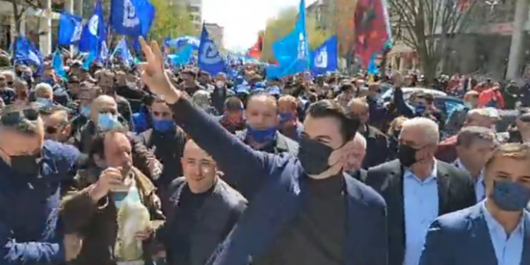 Protesta e AlbControl/ Lulzim Basha: Një njeri I dështuar që vuri interesat e tij mbi shqipatrët