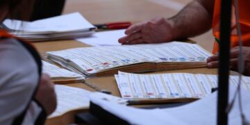 42 orë nga mbyllja e votimit/ 8 qarqe përfundojnë numërimin e votave, 4 në proces. Ja si ngjyroset harta e Shqipërisë
