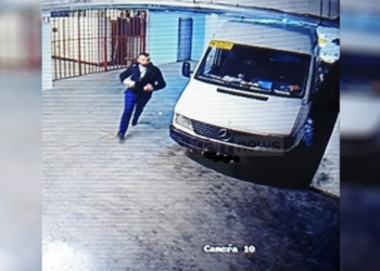 Shqiptarët hapin një pus uji me emrin e Arjan Salës në Indonezi, vëllai nxjerr pamjet (Video)