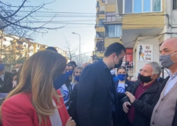 “Vetëm një amanet kam”/ Qytetari i bën kërkesën e papritur Bashës, ja si i përgjigjet kryedemokrati
