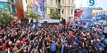 Basha mbyll fushatën në Fier: Të dielën sjellim fitoren më të madhe, Rama fajëson këdo në vend që te ndalë shitblerjen e votave