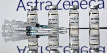 Jepet vendimi për vaksinën Astra Zeneca / EMA: Krijon mpiksjen e gjakut, por jo…