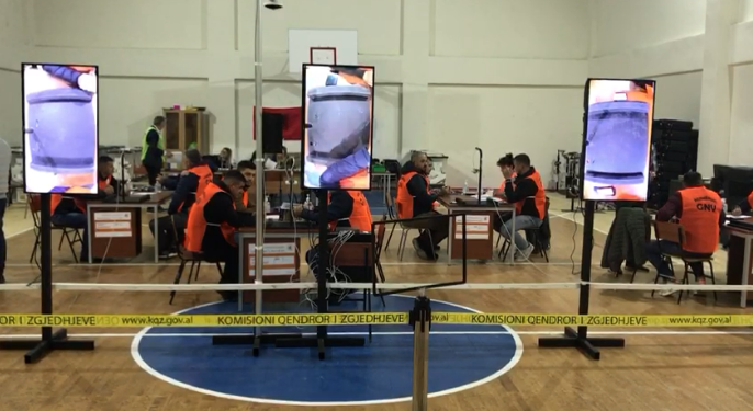 Ndërpritet procesi i numërimit në disa Bashki, komisionerët ‘sfidojnë’ Kreun e KQZ-së: Jemi lodhur!