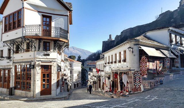 Sherri me thikë në Gjirokastër, ndërron jetë 60 vjeçari si pasojë e plagëve të marra, arrestohet autori