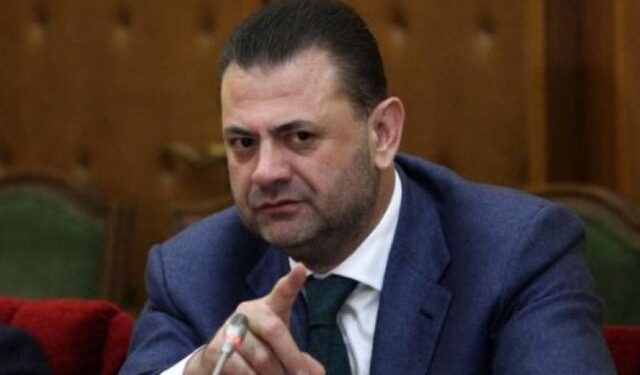 Kreu i Partisë Social Demokrate Tom Doshi jep dorëheqjen, ja kërkesa drejtuar KQZ-së