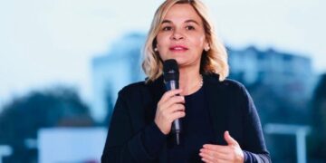 Videomesazhi i Kryemadhit: “Këngën më të bukur Gjirokastrës do t’ja thurin të rinjtë me votën masive për ndryshim”, fitorja ndihet nga Jugu në Veri