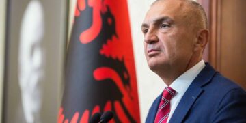 Meta uron besimtarët myslimanë/ “Zoti i lehtësoftë dhimbjen çdokujt në këtë periudhë sprovash të mëdha”