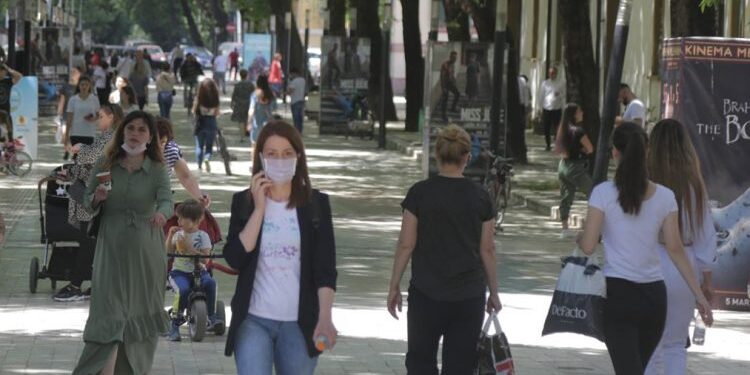 A Do Ta Ndalojnë Vaksinat Përhapjen e Koronavirusit? – Studimi i Virologut Australian