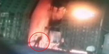 Pamje rrëqethëse! Pasi humbi 9 mijë dollarë në bursa, punëtori hidhet në furrën ku shkrihej metali