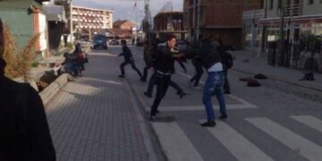 Përleshja mes të miturish në Tiranë kthehet në horror! Fëmijës i pritet qafa, në gjendje kritike për jetën
