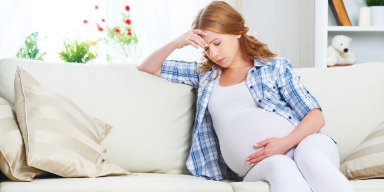3 gjëra të dëmshme që mund t’i ndodhin bebes kur stresohet një grua shtatzënë