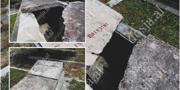 Pamje të TURPSHME! Varret e Bajram Currit dhe Isa Boletinit të harruar nga shteti, pllakat e thyera dhe emrat mezi duken…