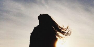 Katër shenjat e zodiakut që e kanë të vështirë të merren me të kaluarën