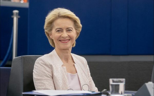 Komisioni Europian merr vendimin: Qytetarët e vaksinuar ndaj COVID-19 të lejohen të udhëtojnë drejt BE-së
