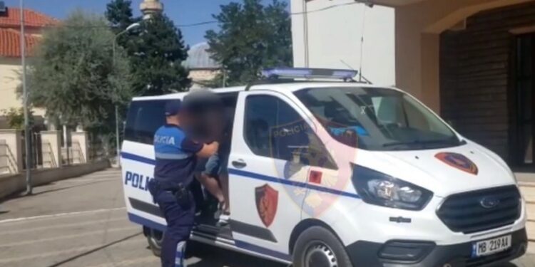 Korçë/ Arrestohen dy persona që transportonin emigrantë të paligjshëm, kapet edhe një tjetër që ishte shpallur në kërkim