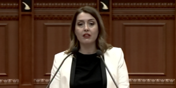 Manastirliu: “Kemi dalë nga zona e rriskut”/ Vaksinimi anti-covid në Shqipëri, në të njëjtin ritëm si mesatarja e vendeve të BE