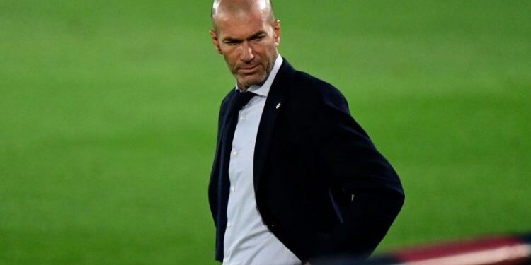 “Luftojmë deri në fund për të gjithë trofetë”, Zidan: Vështirë të jesh trajner i Realit, s’u gëzova për Barçën