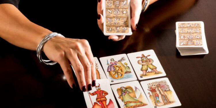Si mund të lexoni vetë në shtëpi letrat tarot